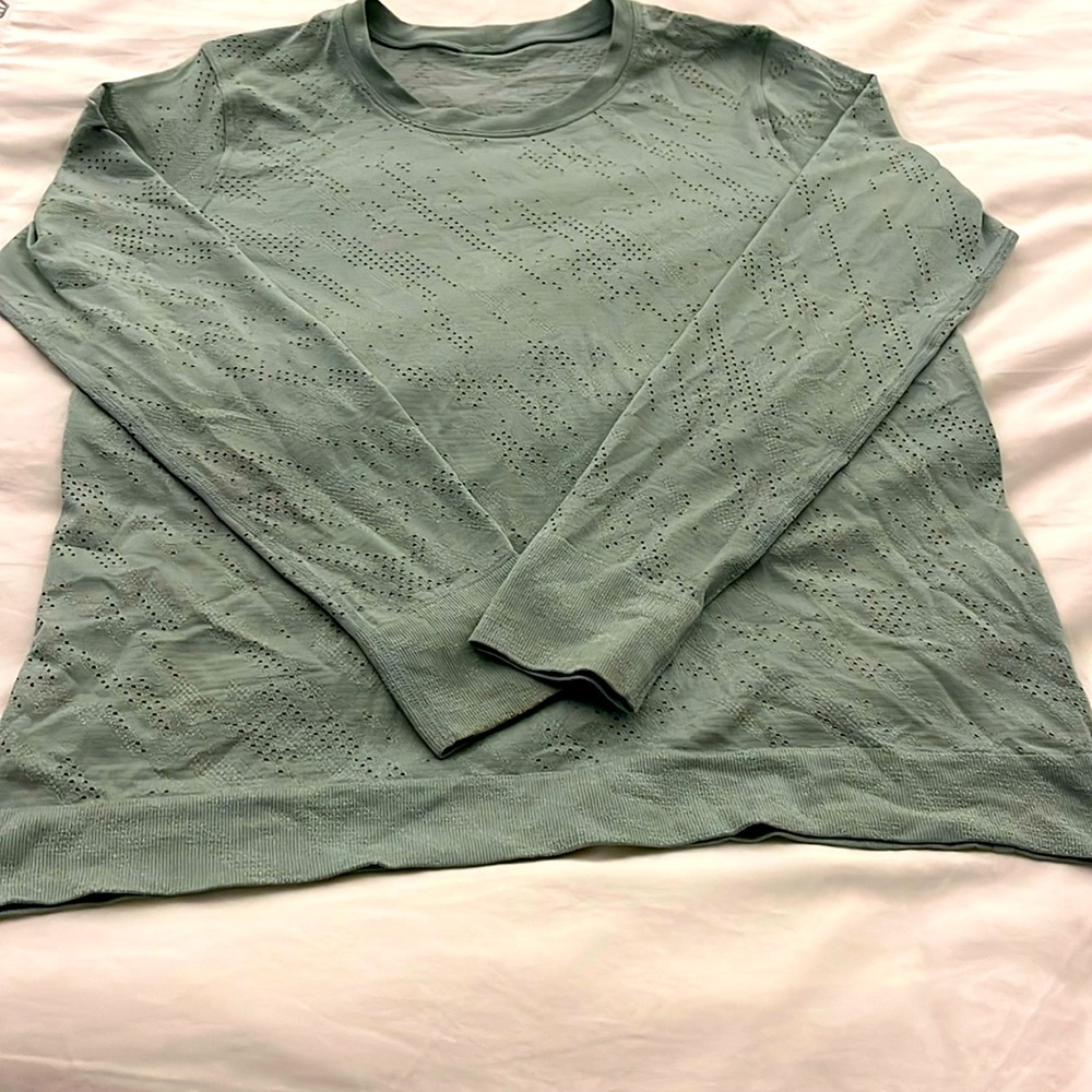 Lululemon swiftly relaxed long sleeve T. Perforated fabric! Size 10